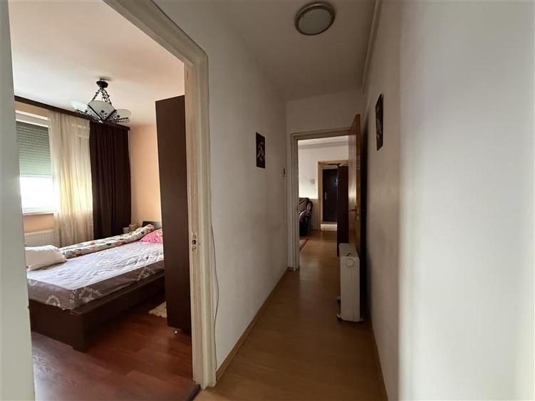 Apartament cu 4 camere nedecomandat în Drumul Taberei