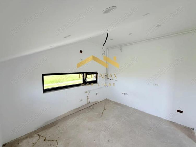 Apartament cu 3 camere decomandat în Moșnița Veche