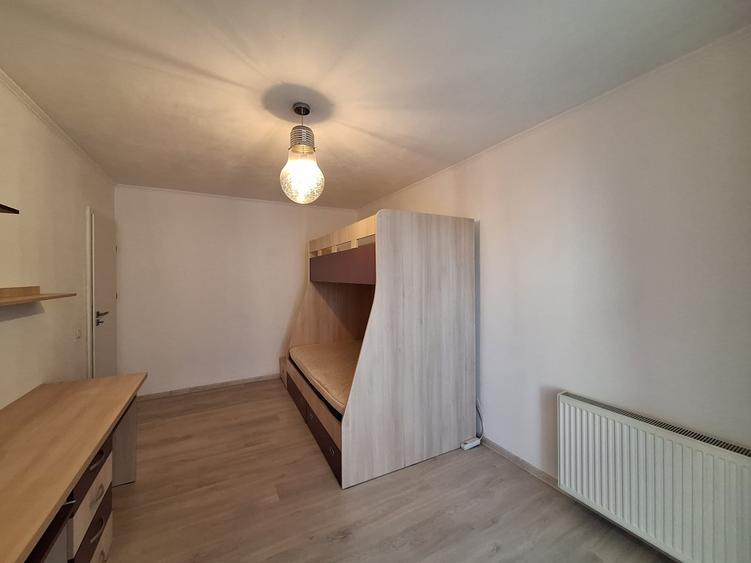 Apartament cu 3 camere decomandat, mobilat în Florești