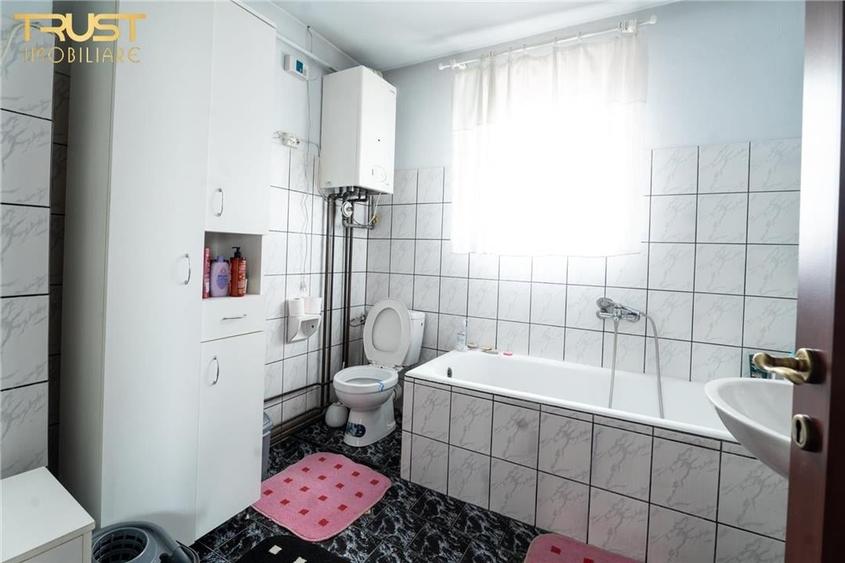 Apartament cu 9 camere semidecomandat în Central