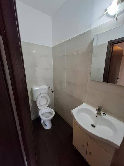 Apartament cu 7 camere decomandat în Central