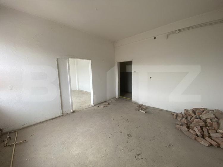 Spațiu comercial, de 488 mp, în Jibou