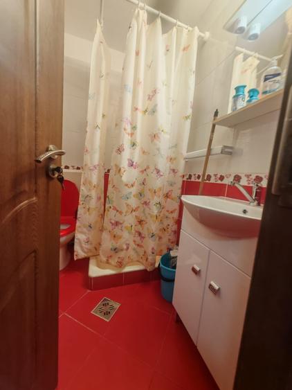 Garsonieră decomandată în Craiovița Nouă