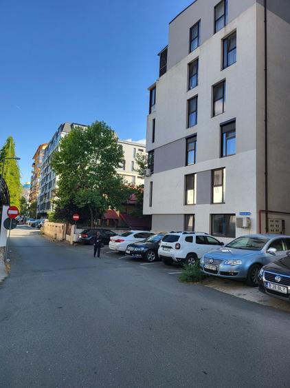 Apartament cu 2 camere decomandat în Roșu