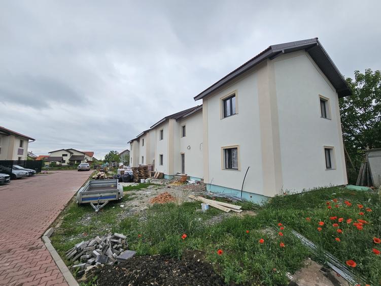 Duplex cu 3 camere cu Canalizare în Giarmata