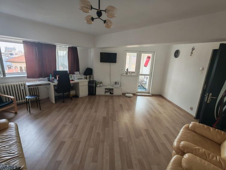 Apartament cu 3 camere decomandat în Universitate