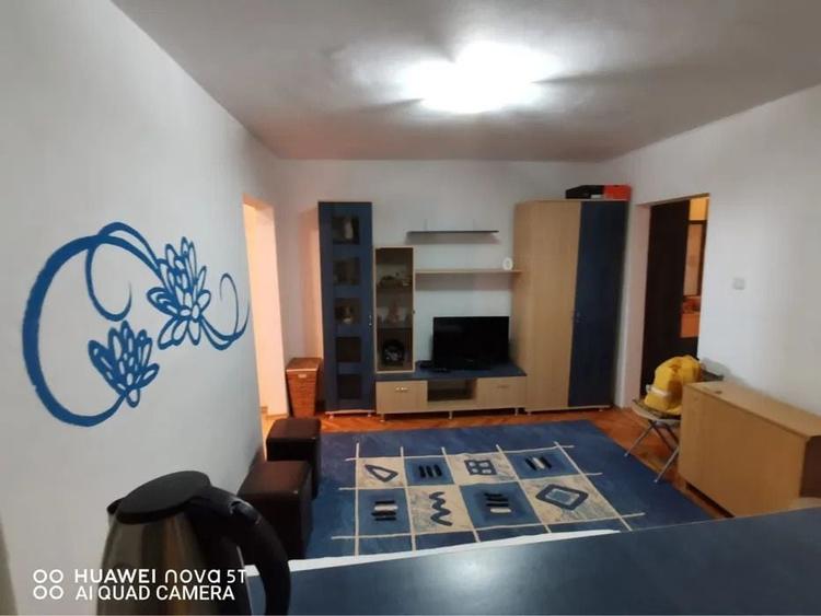 Apartament cu 2 camere semidecomandat, mobilat în Torontalului