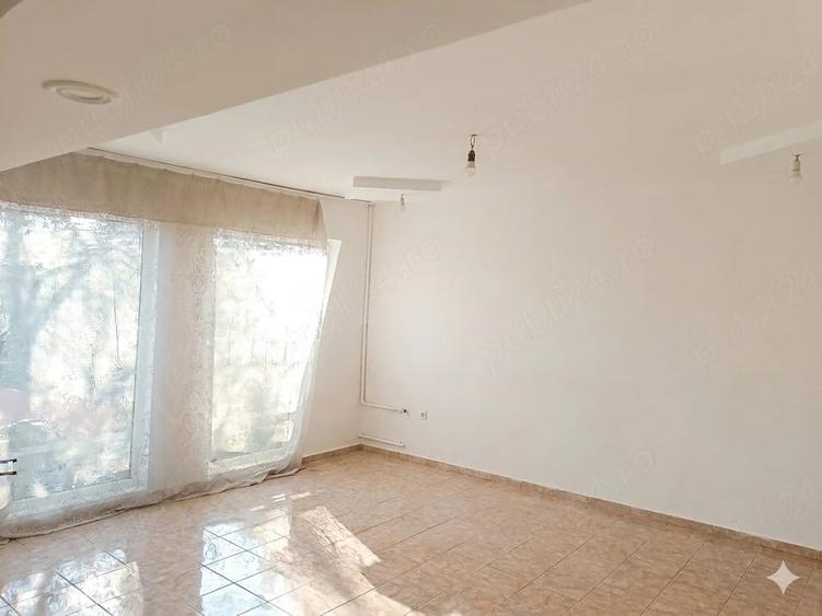 Casă cu 4 camere cu Teren 1040 Mp în Mărăcineni