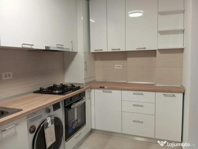Apartament cu 3 camere decomandat, mobilat în Titan