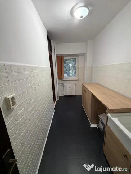 Garsonieră decomandată în 13 Septembrie