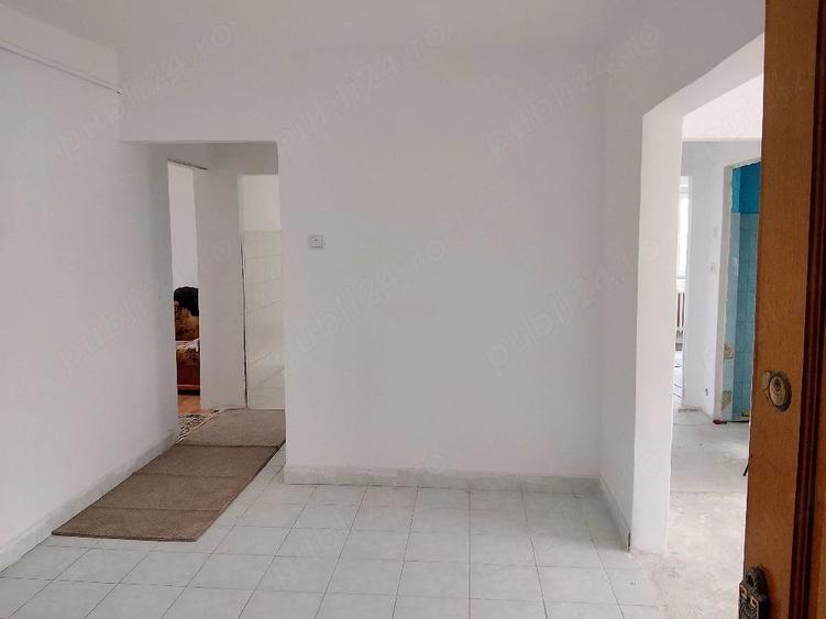Apartament cu 3 camere semidecomandat în Dacia