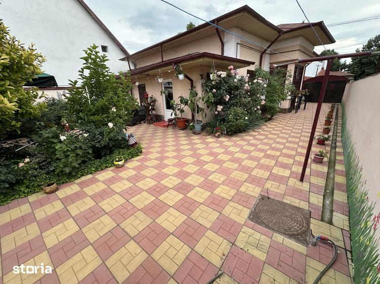 Casă cu 4 camere decomandat cu Teren 420 Mp în Central