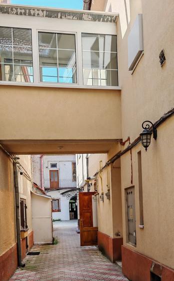 Garsonieră decomandată în Central