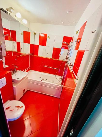 Apartament cu 3 camere semidecomandat în Turda
