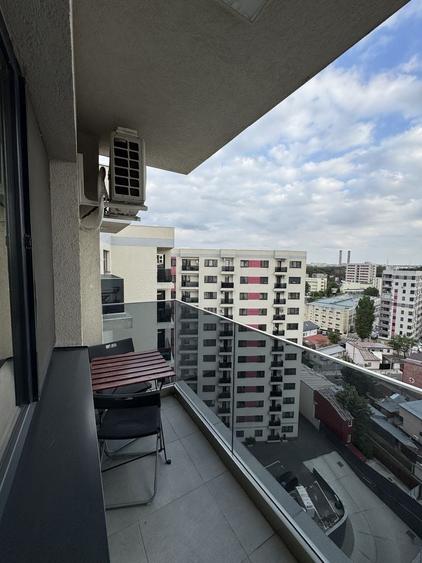 Apartament cu 2 camere semidecomandat, mobilat în Regie