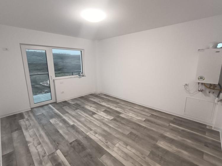 Apartament cu 2 camere semidecomandat în Rediu