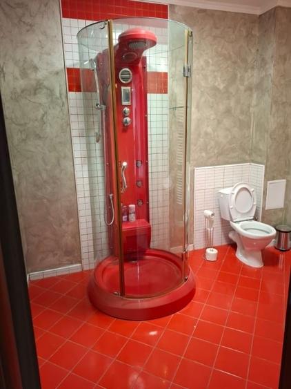 Apartament cu 3 camere decomandat, mobilat în Central