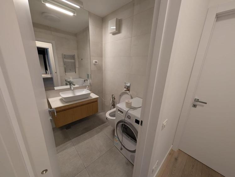 Apartament cu 3 camere semidecomandat în Aviației