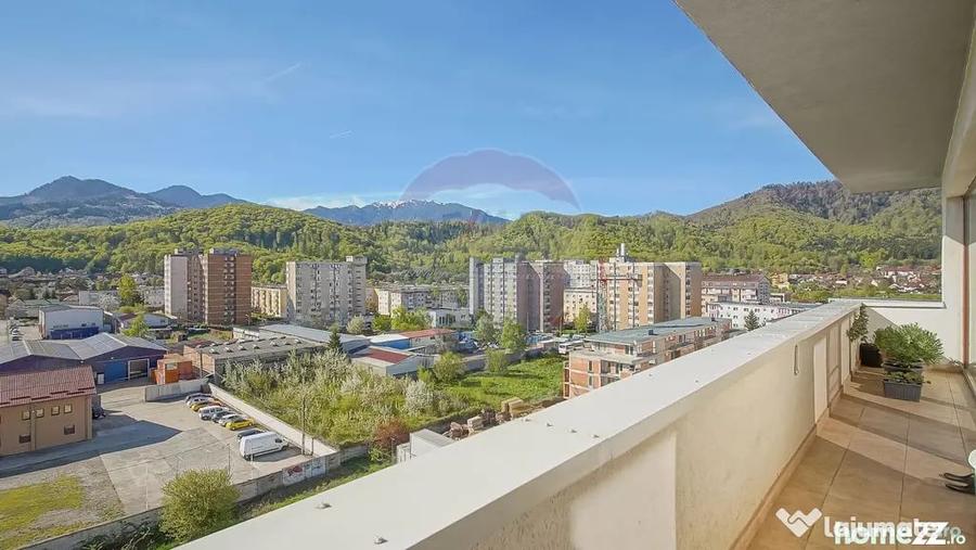 Apartament cu 5 camere decomandat în Noua