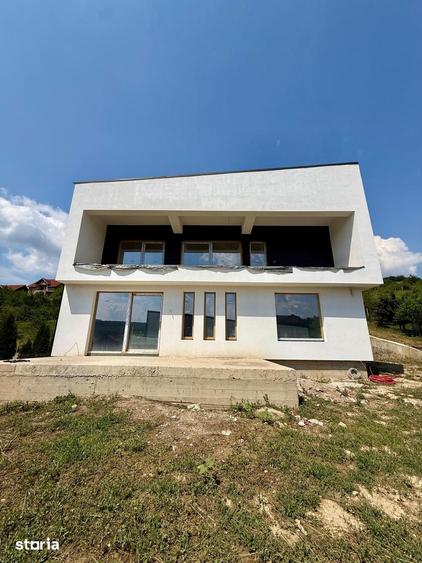 Casă cu 4 camere cu Teren 500 Mp în Corunca