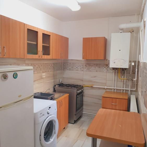Garsonieră decomandată în Girocului