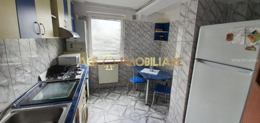 Apartament cu 3 camere semidecomandat, mobilat în Titan