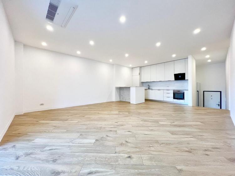 Apartament cu 4 camere, mobilat în Dacia