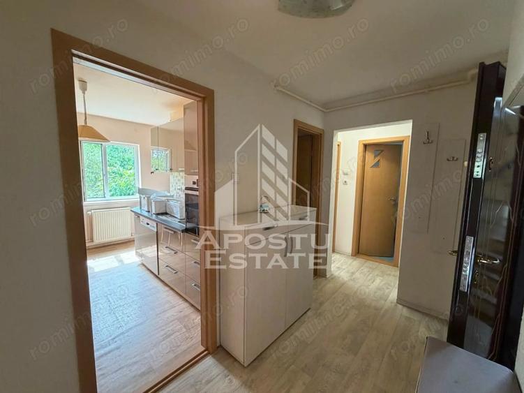 Apartament cu 3 camere decomandat în Lipovei