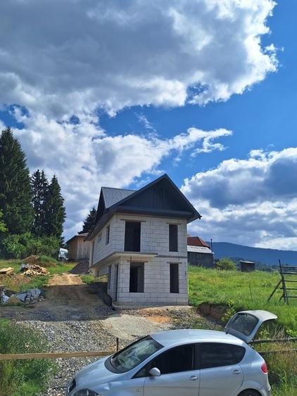 Casă cu 4 camere în Moisei