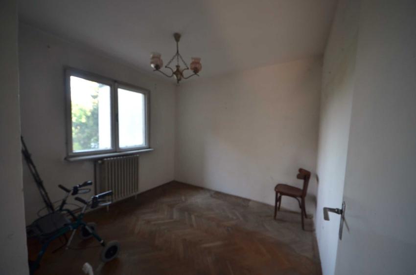Apartament cu 3 camere semidecomandat în Dâmbu Pietros
