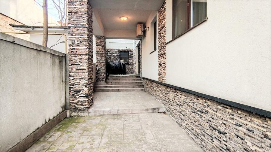 Apartament cu 2 camere decomandat în Banu Manta