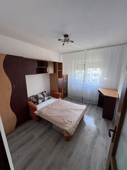 Apartament cu 3 camere decomandat în 1 Mai