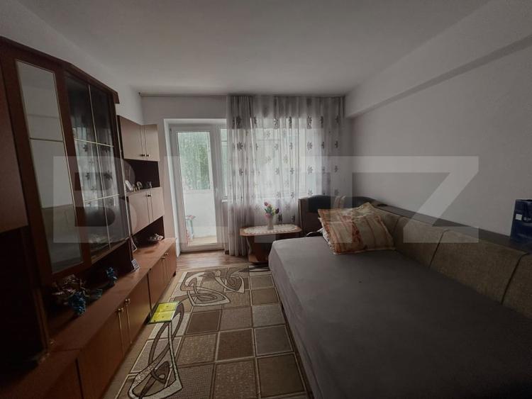 Apartament cu 2 camere semidecomandat, mobilat în Titu