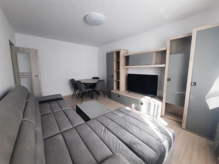 Apartament cu 3 camere decomandat în Mărăței