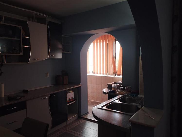 Apartament cu 4 camere decomandat, mobilat în Nord
