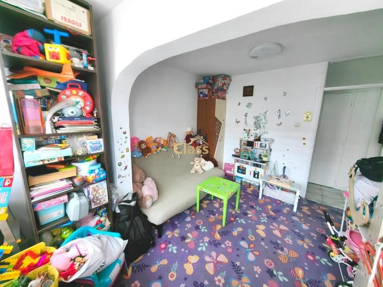 Apartament cu 4 camere decomandat, mobilat în Mărăști