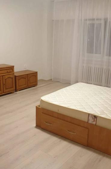 Garsonieră decomandată în Traian