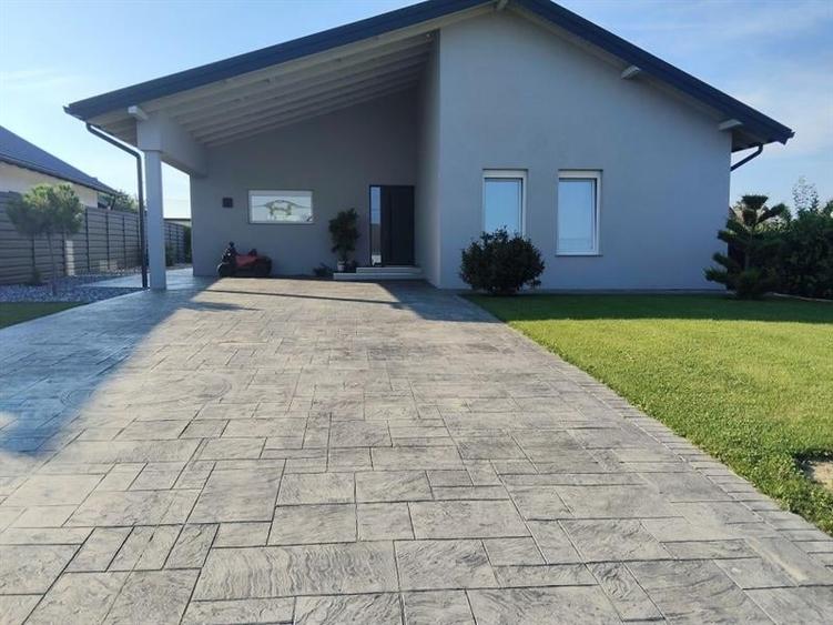 Casă individuală cu 4 camere cu Teren 1000 Mp în Dărmănești