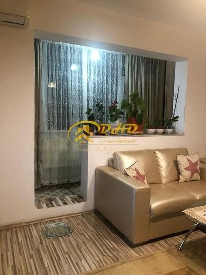 Apartament cu 3 camere semidecomandat în Podu Roș