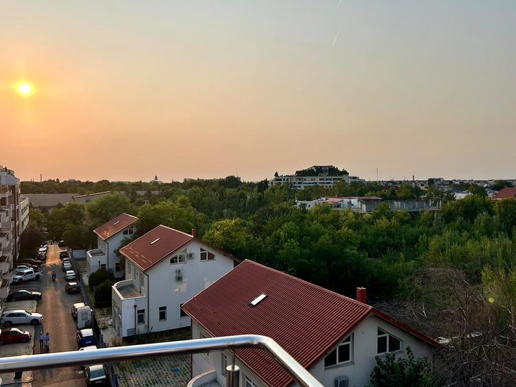 Penthouse cu 3 camere decomandat în Herăstrău