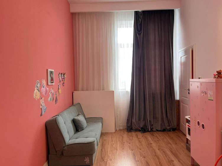 Apartament cu 3 camere semidecomandat, mobilat în Vitan-Bârzești