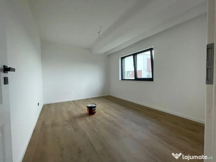 Casă cu 4 camere cu Teren 400 Mp în Central
