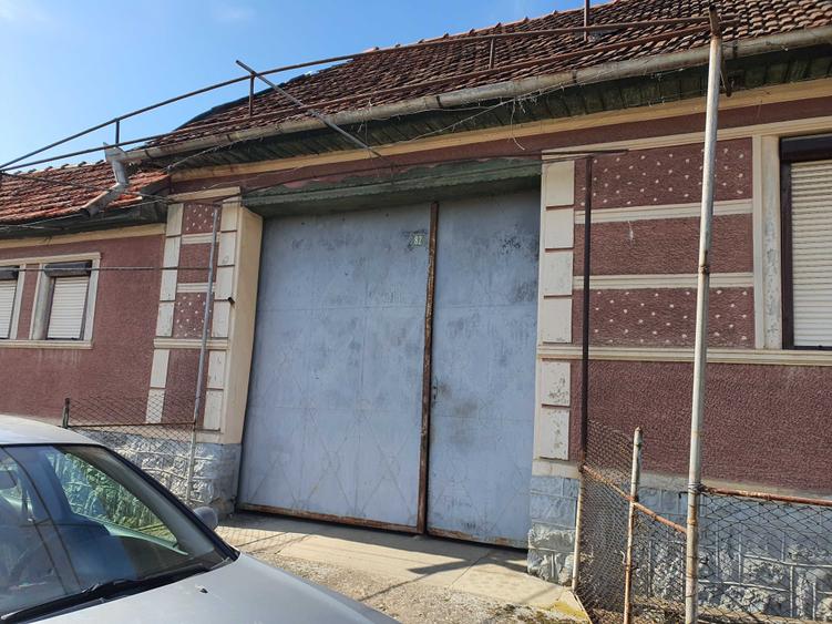 Casă cu 3 camere în Petrani