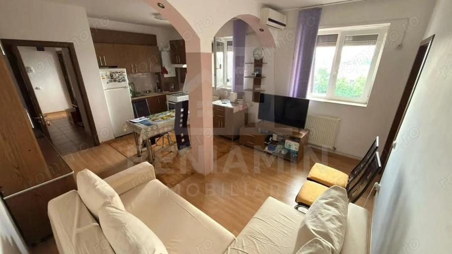 Apartament cu 2 camere semidecomandat în Craiovița Nouă
