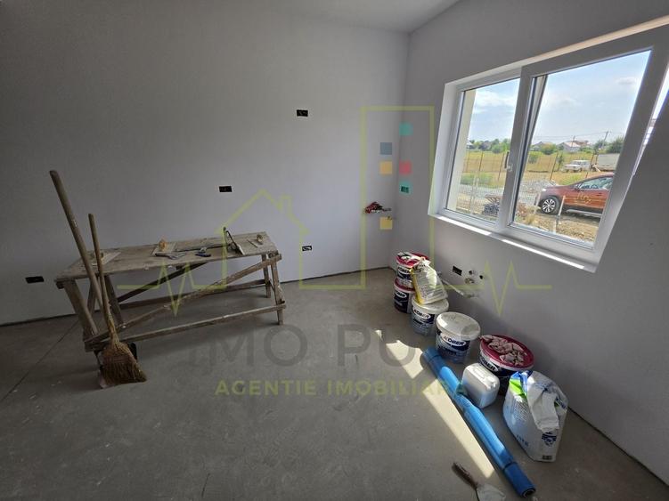 Duplex cu 4 camere cu Canalizare în Moșnița Veche