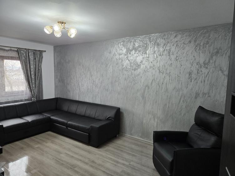 Apartament cu 2 camere decomandat în Podul de Fier