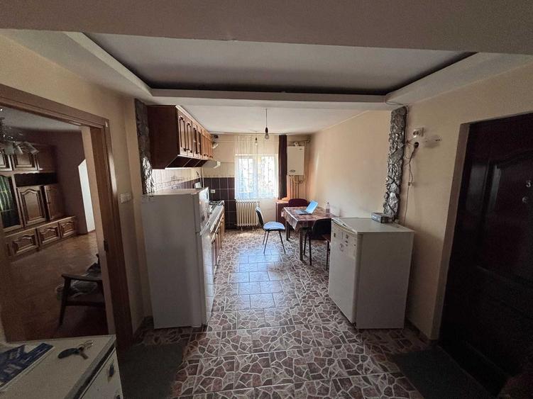 Apartament cu 3 camere decomandat în Exterior Vest