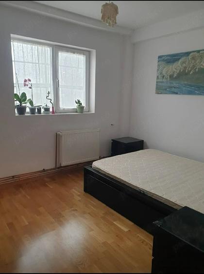 Apartament cu 3 camere semidecomandat, mobilat în Berceni