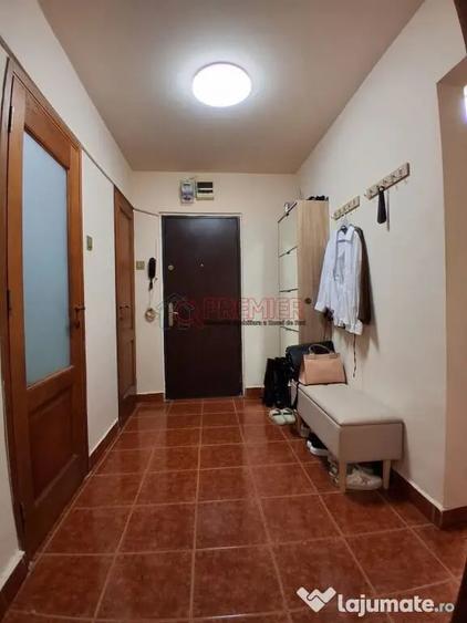 Apartament cu 4 camere decomandat în Berceni