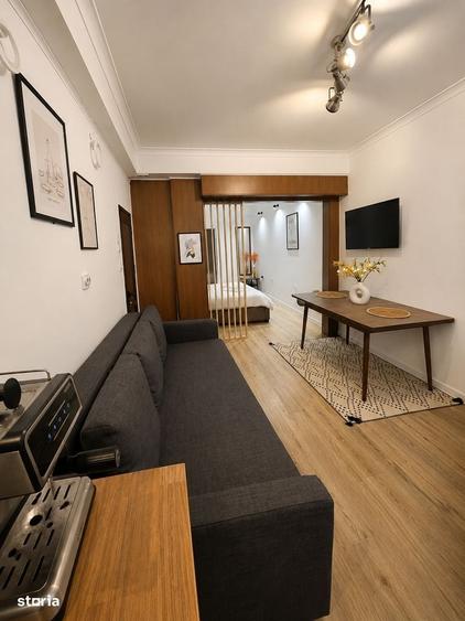Apartament cu 3 camere nedecomandat, mobilat în Victoriei